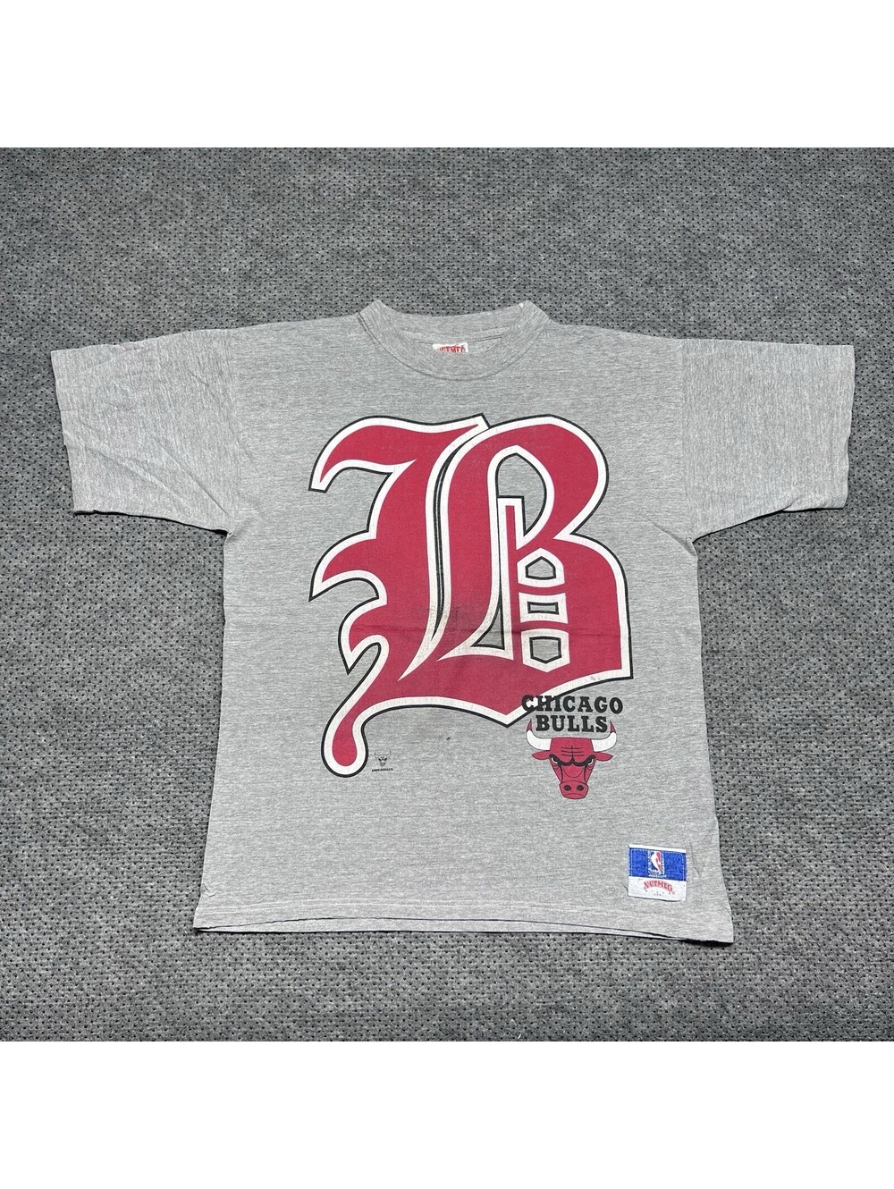 Vintage 1990S Nutmeg Chicago Bulls Basketball T-Shirt Medium Rare Men’s Gray NBA